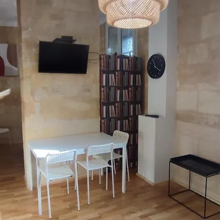 Rénové Et Climatisé Apartamento *